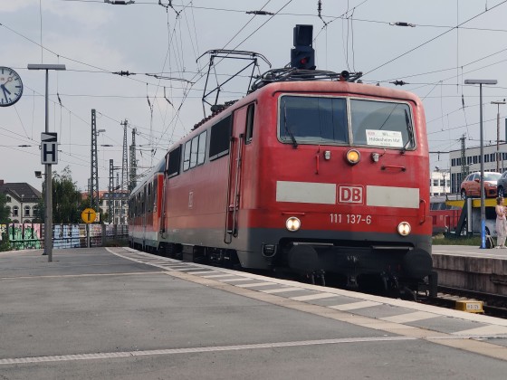 BR 111 mit N-Wagen als Ersatzzug für die S-Bahn Hannover