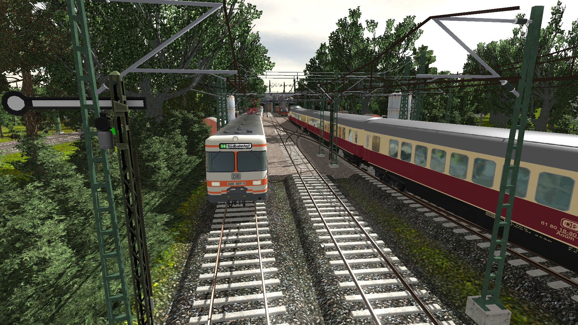 ET 420 und Br 103 kommen aus dem Depot, im Hintergrund noch ein "Eierkopf" Triebwagen