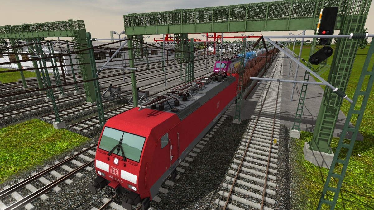 Güterzug für Bergisch Gladbach und Holz Zug beim Umschlagbahnhof