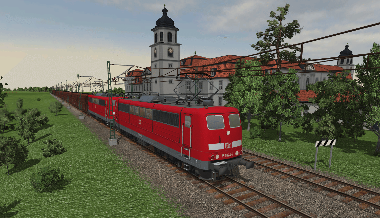 Doppeltraktion BR 151 mit Kohlezug vorbei am Kloster Isselburg
