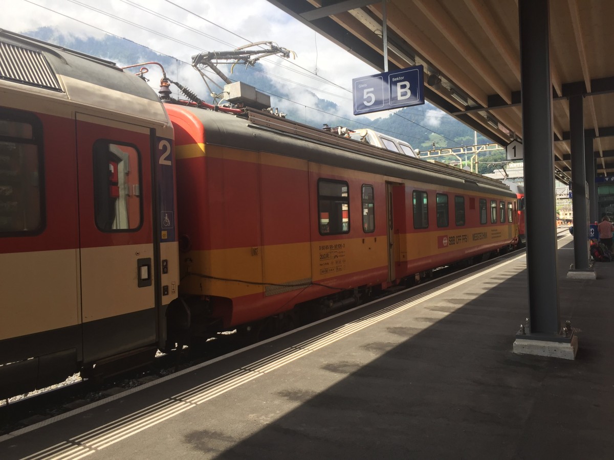 Messzug der SBB am Bahnhof Goldau