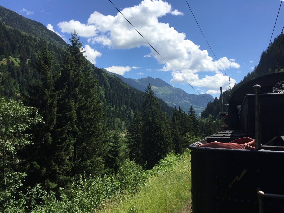 SRF Dampfahrt mit C5/6 Elephant über den Gotthard