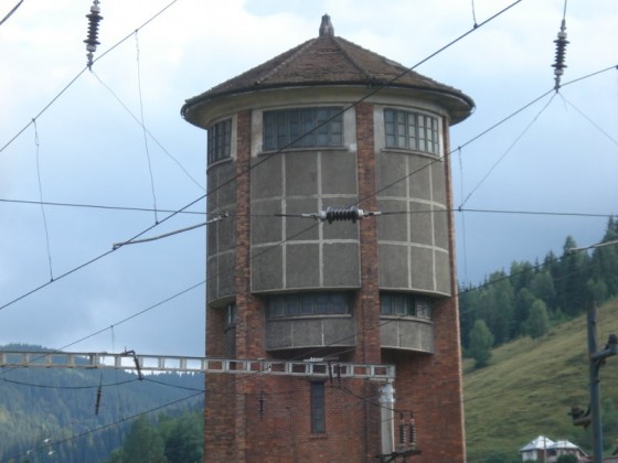 Wasserturm in Jacobeni (durch die Ostkarpaten aus der Bucovina nach Maramuresch)