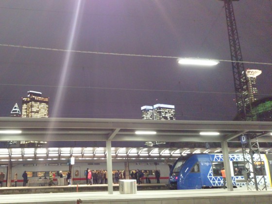 Hauptbahnhof Frankfurt am Main bei Dunkelheit