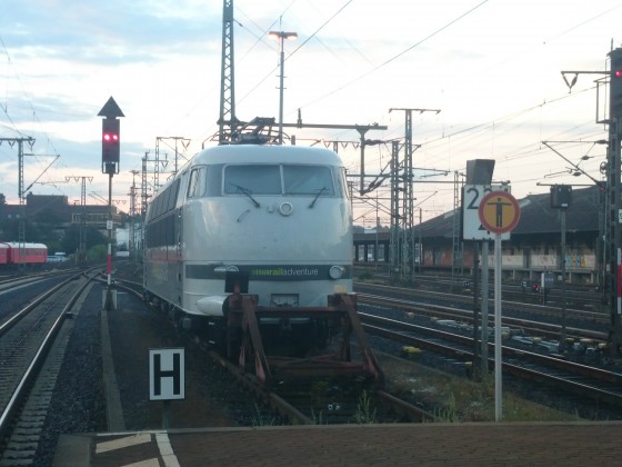 Baureihe 103 der Railadventure in Fulda bei Sonnenaufgang