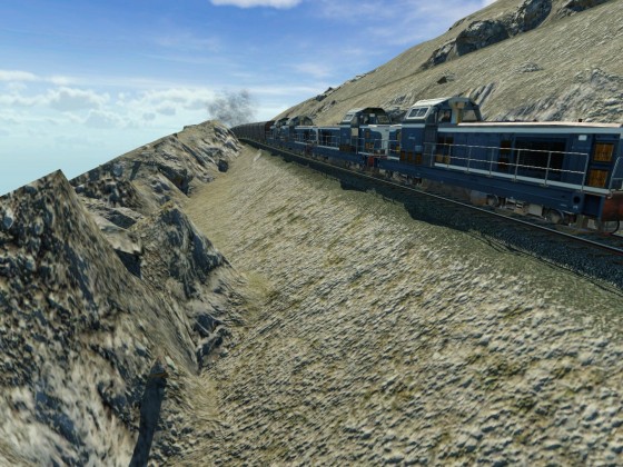 Güterzug fährt Bergab