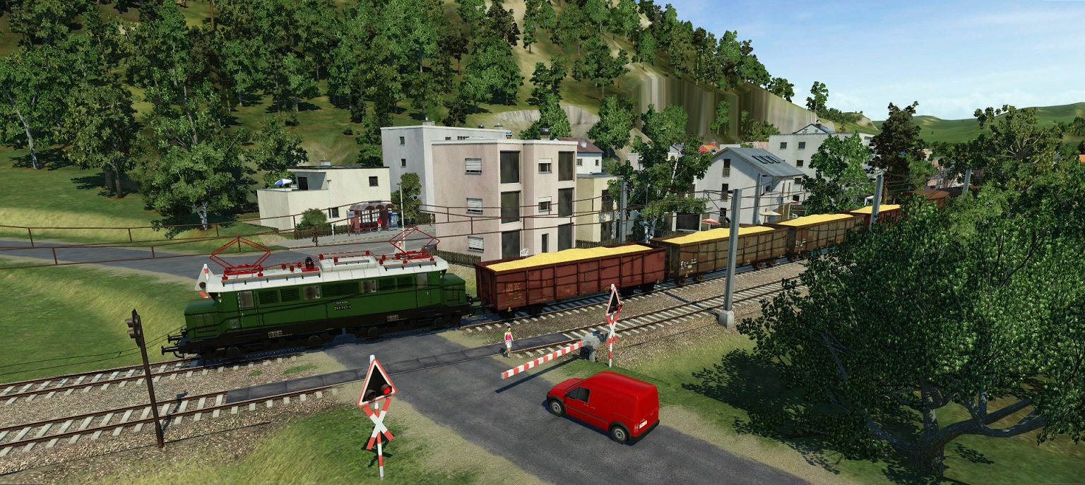 E44 Foodtrain leaving Ullatti