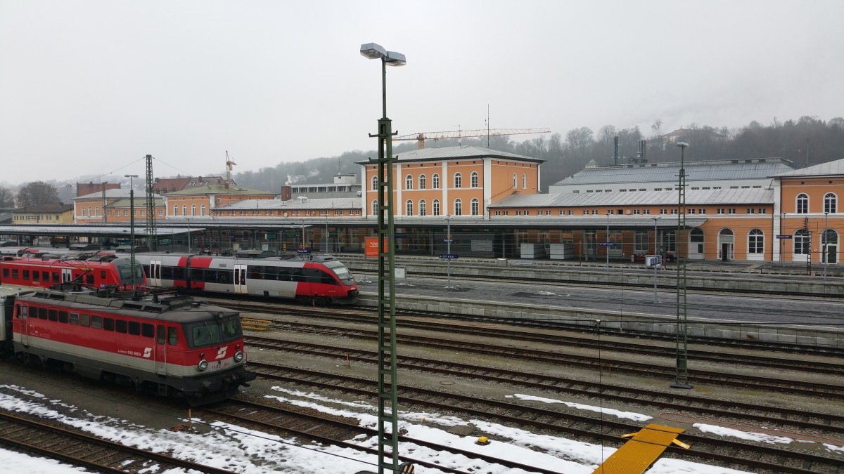 Hbf Passau - Blick auf das Hautpgebäude