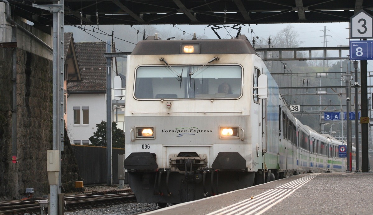 SOB Re 456 mit einem VAE nach St. Gallen