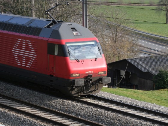Re 460 011-0 mit einem IR nach Basel SBB