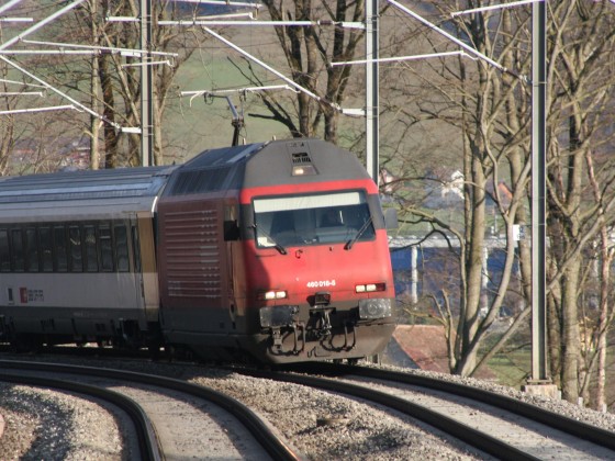 Re 460 018-5 mit einem IR nach Zürich HB