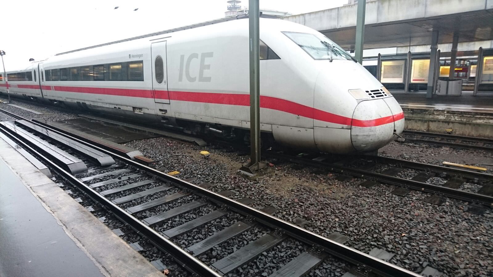 Kurzer ICE 2 im HBF von Hannover