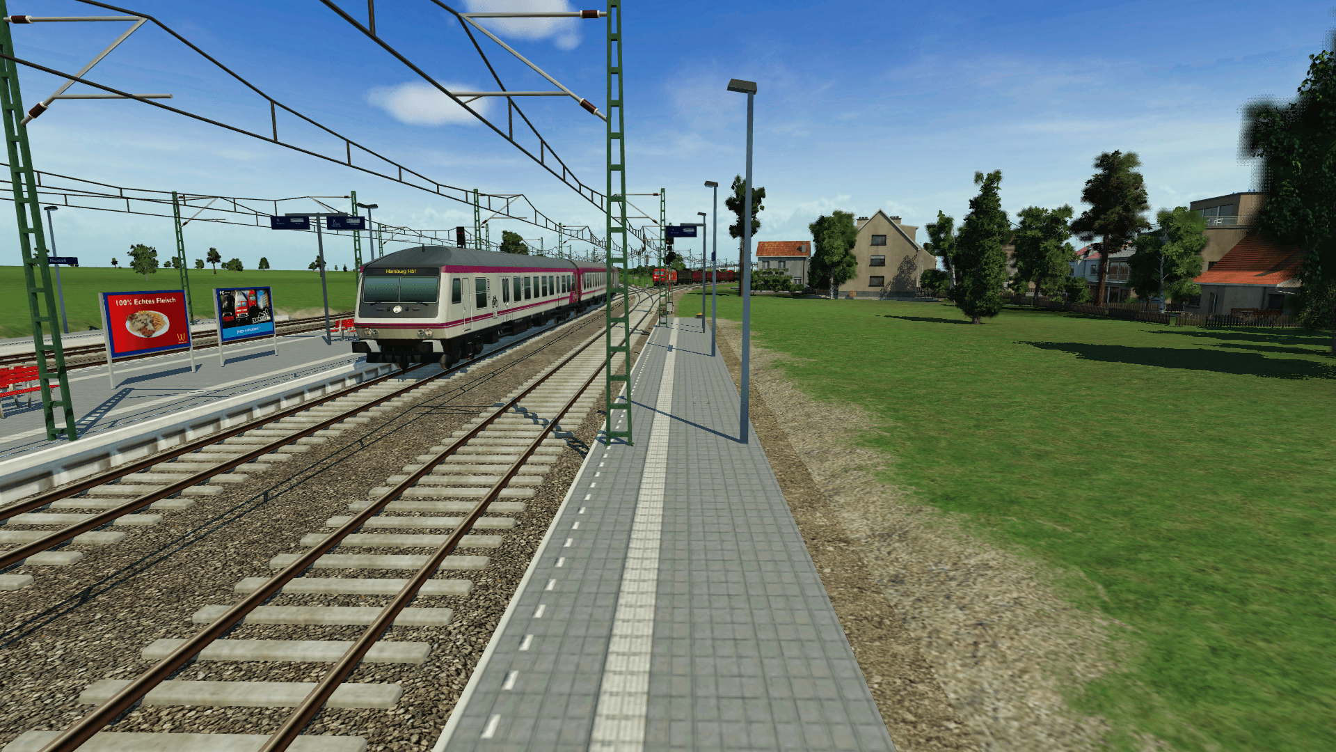 Nahverkehr der TF.Net Verkehrsbetriebe verlässt den Bahnhof