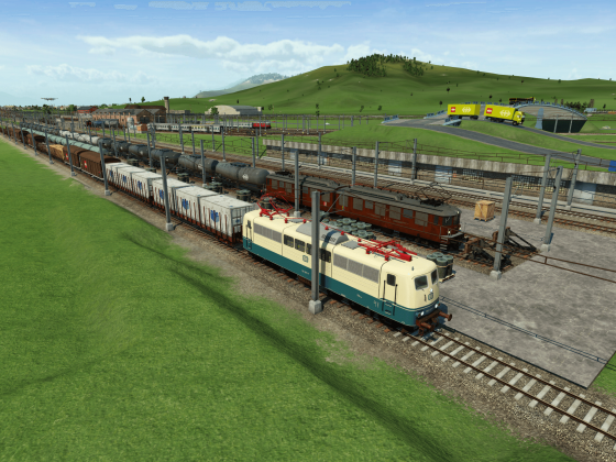 Gut gebuchter Güterzug am Hauptumschlagsplatz