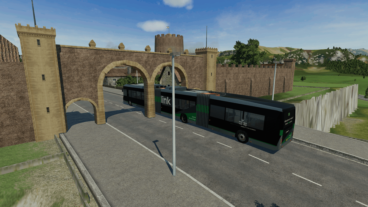 Doppelgelenkbus auf dem Weg in die Burg von hinten