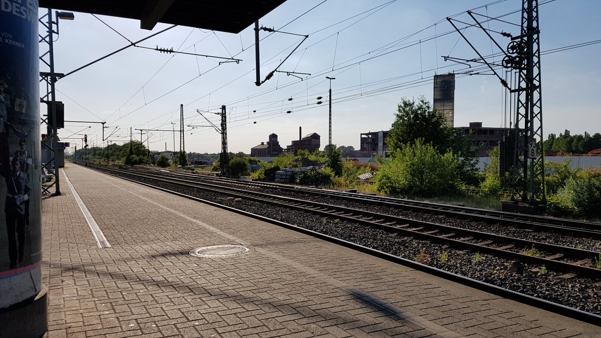 Gerresheim S-Bahnhof, Blick auf alte Glashütte