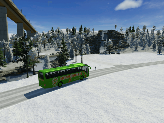Mit dem Bus durch's verschneite Gebirge