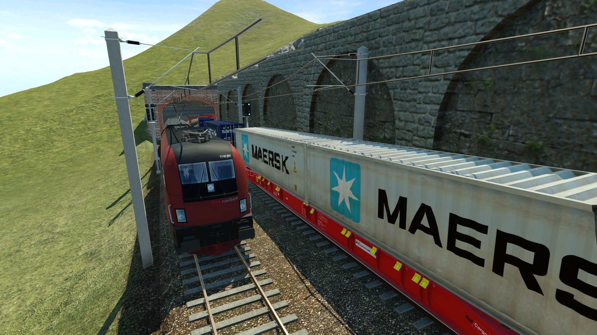 Railjet trifft auf Güterzug