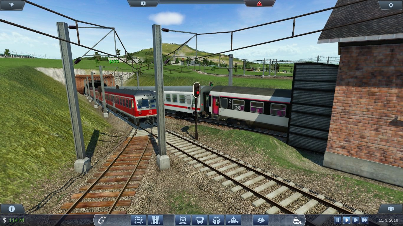 EuroCity und RB am Kirchheimer Bahnhofstunnel