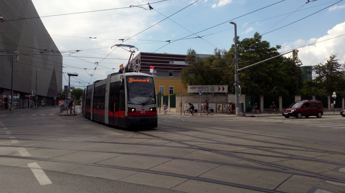 Straßenbahn in der Josef-Baumann-Gasse.