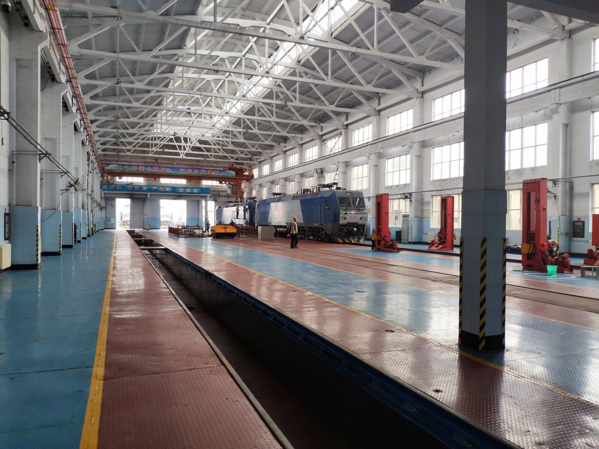 [Original] - Maintenance workshop for freight locomotives - (China, Henan Zhengzhou north locomotive depot)