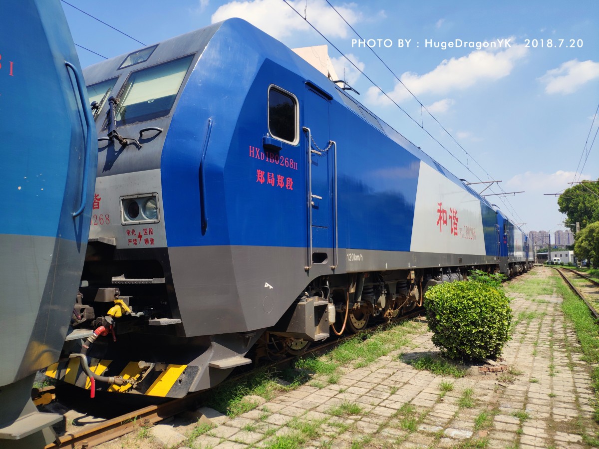 Good weather for Photography - HXD1B freight electric locomotive