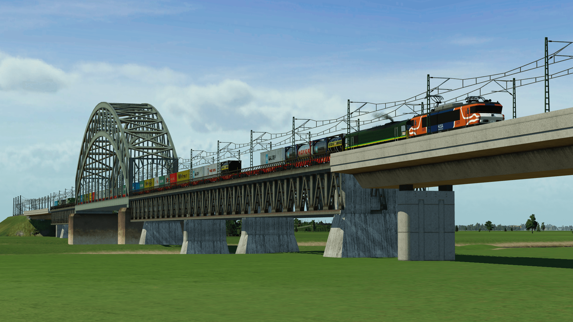 Husa 1609 in combination with a Class 66 crossing the bridge over the Ijssel