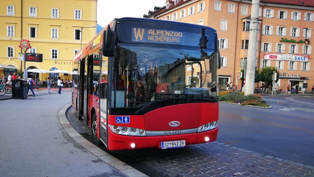 Die W zum Alpenzoo. (in welcher Stadt steht dieser Bus?)