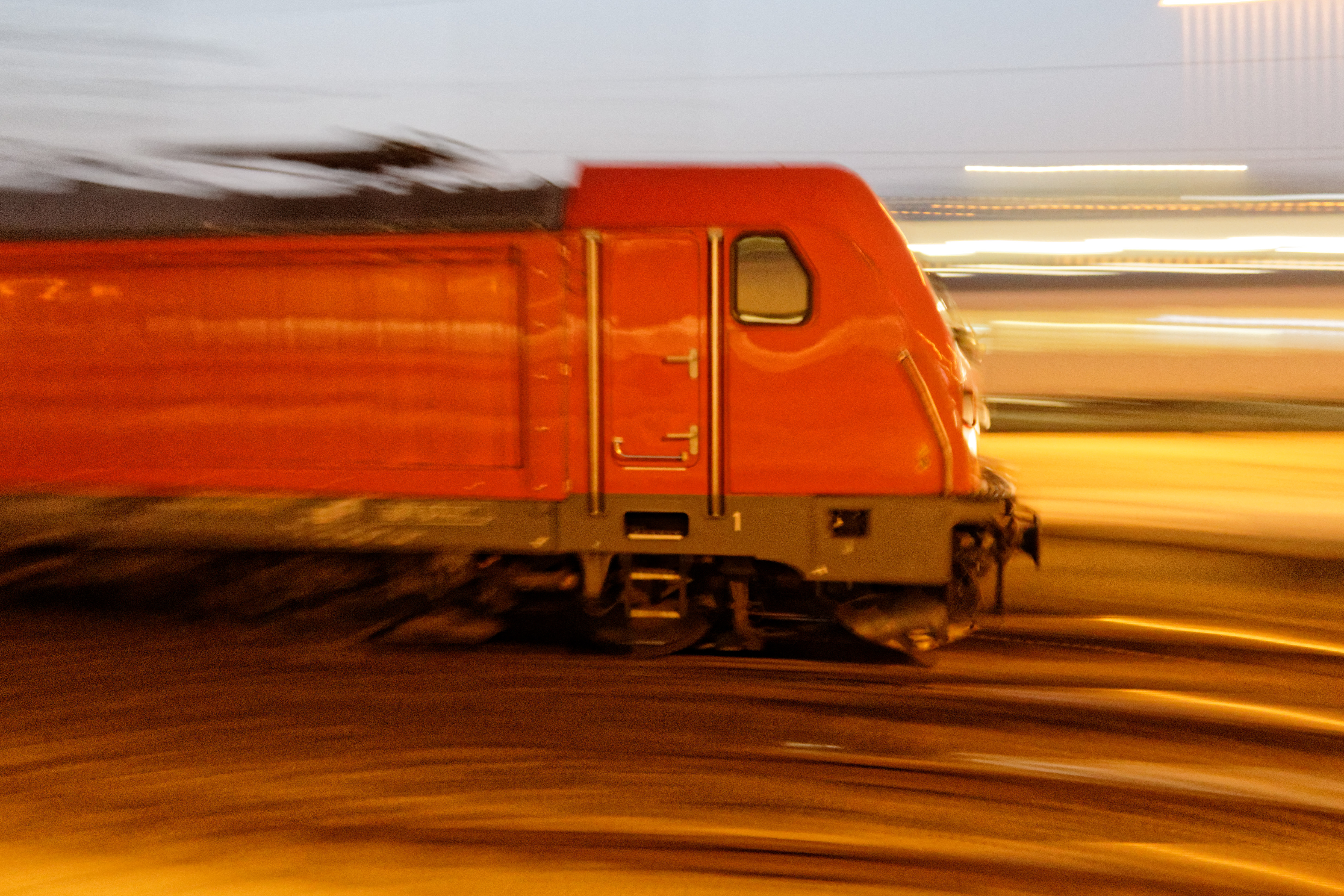 BR147 bei der Einfahrt in Stuttgart HBF