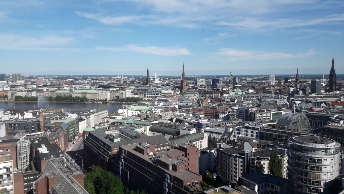 Panorama von Hamburg bei noch etwas besserem Wetter