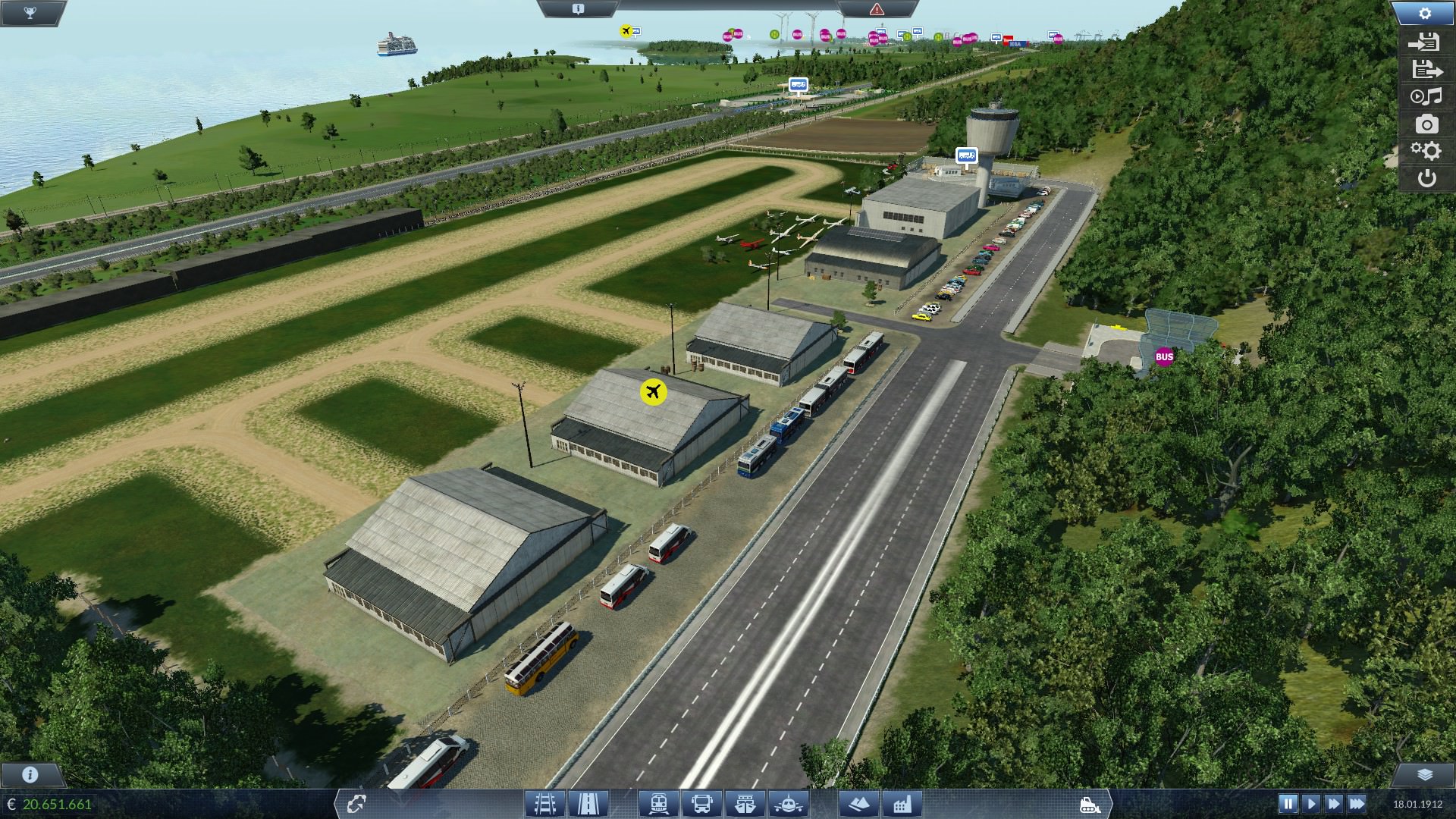 Kleiner Privatflugplatz und Flugschule 1