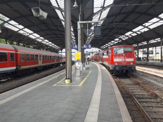 111 113 am 10.08.2019 in Aachen auf dem RE4 mit Sonderzug aus Opladen im Bild.