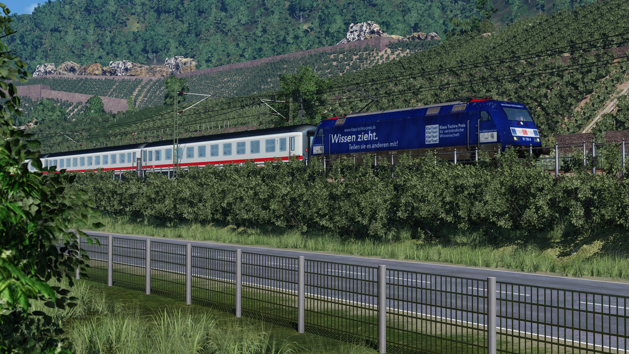 Intercity im Moseltal