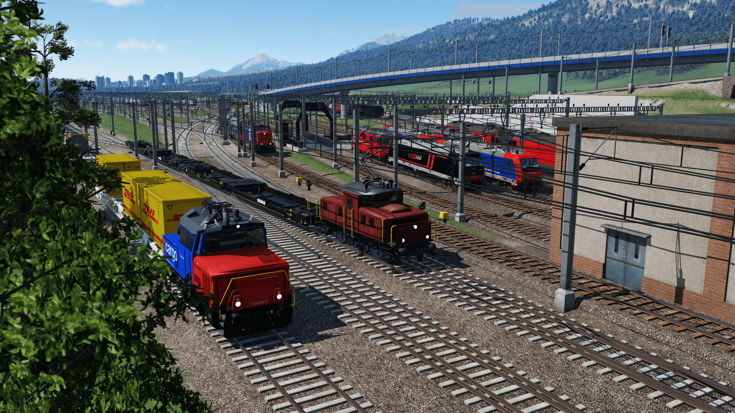 E 3/3 im Vordergrund beim Rangieren, dahinter eine Am 843 ebenfalls auf Rangierfahrt