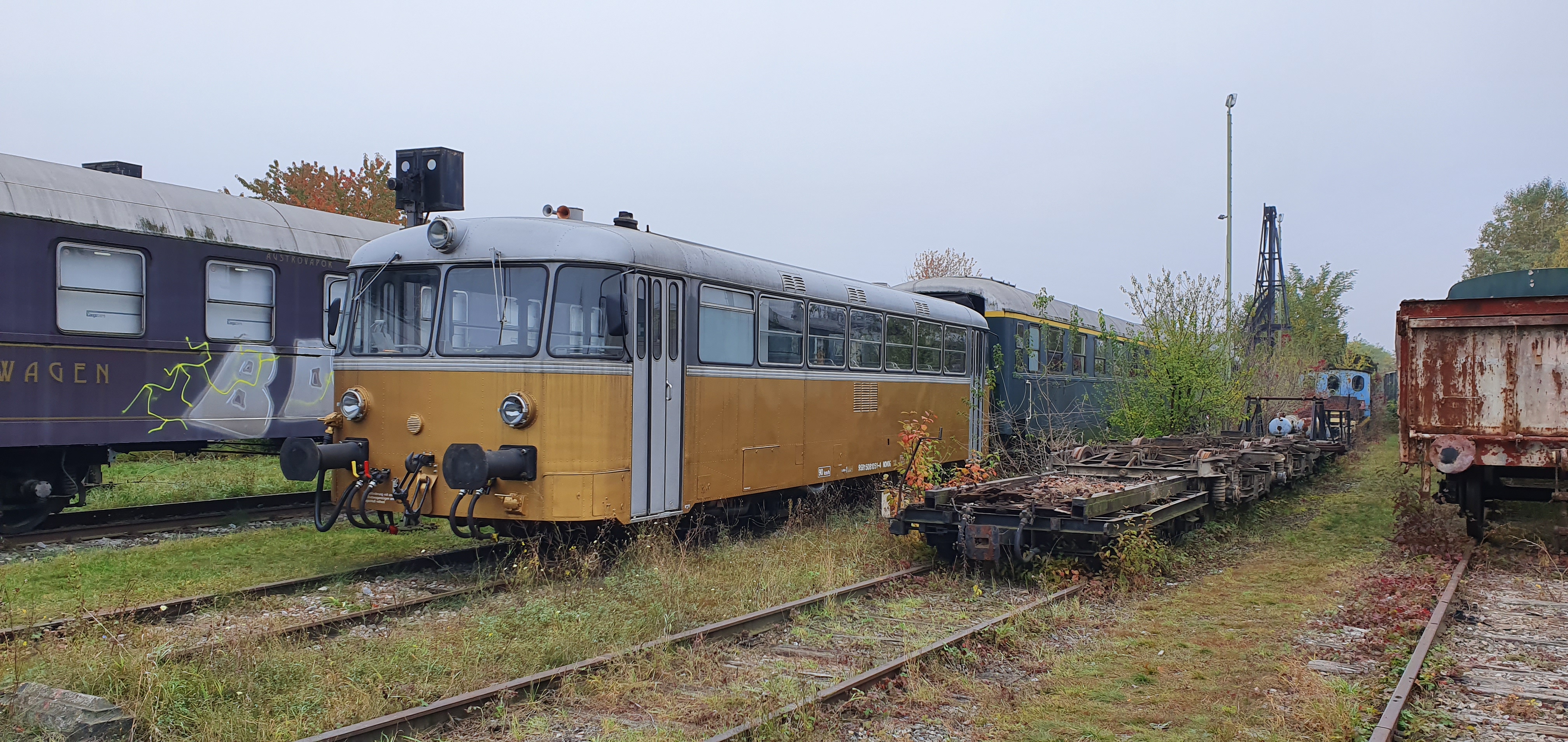Goldener Schienenbus