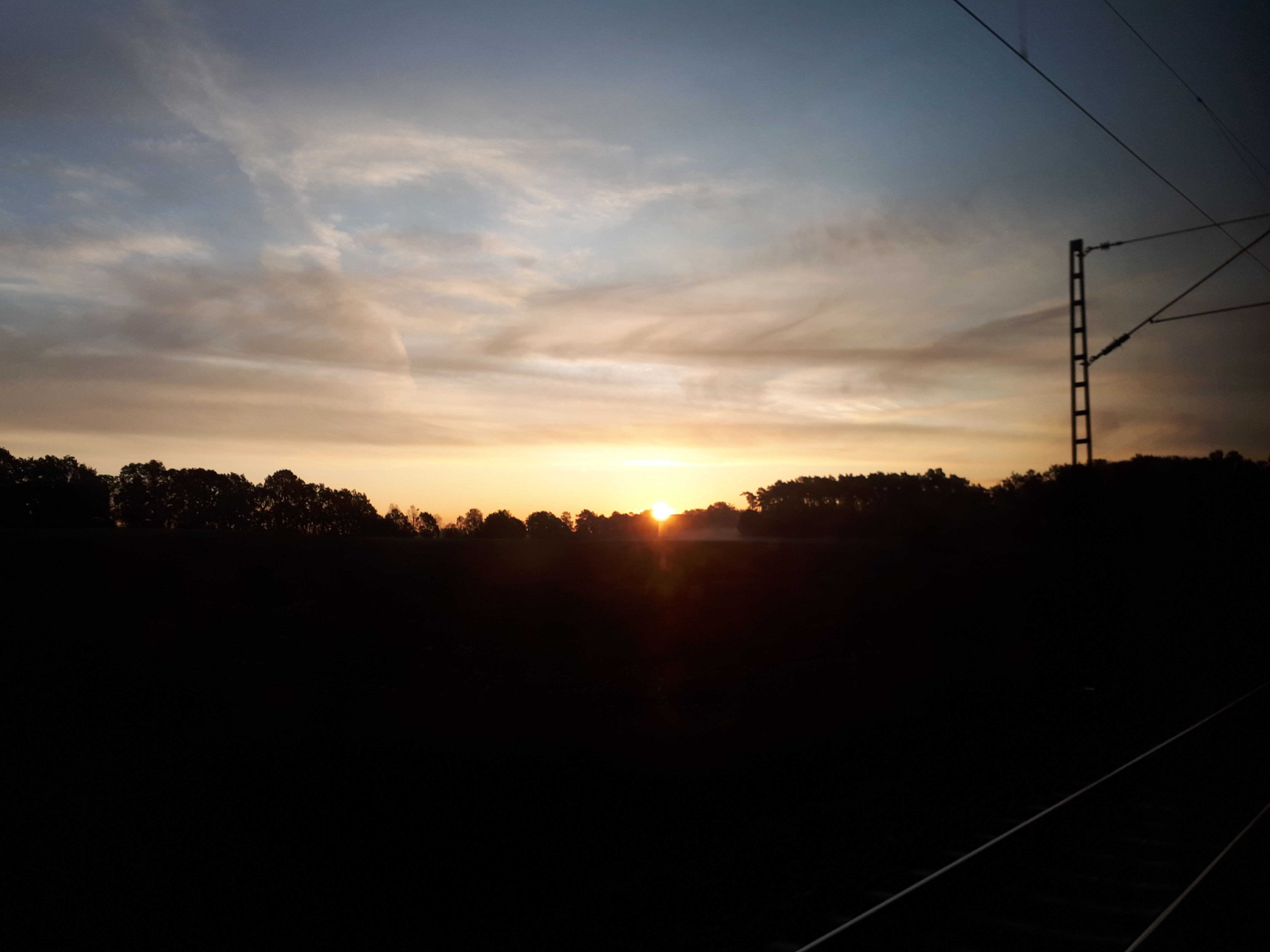 Sonnenaufgang im ICE nach Wien