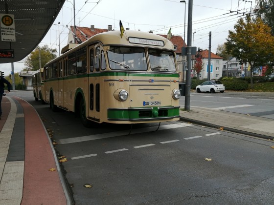 O-bus wagen 59 der Stadtwerke Solingen an der Haltestelle Solingen Mitte.