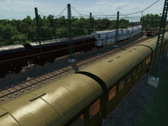 Zugbegegnung eines TEEM Güterzuges, einem EX 141 Börde und P 3856 an der Einfahrt Rangierbahnhof Seddin