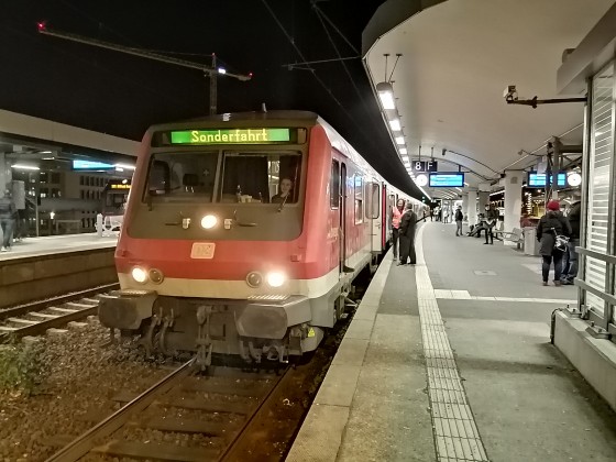 Ein RE1 Adventssonderzug aus Essen in Köln Deutz.