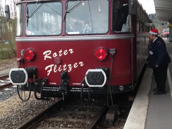 VT95 - Roter Flitzer mit Nikolausschaffner Tübingen Hbf