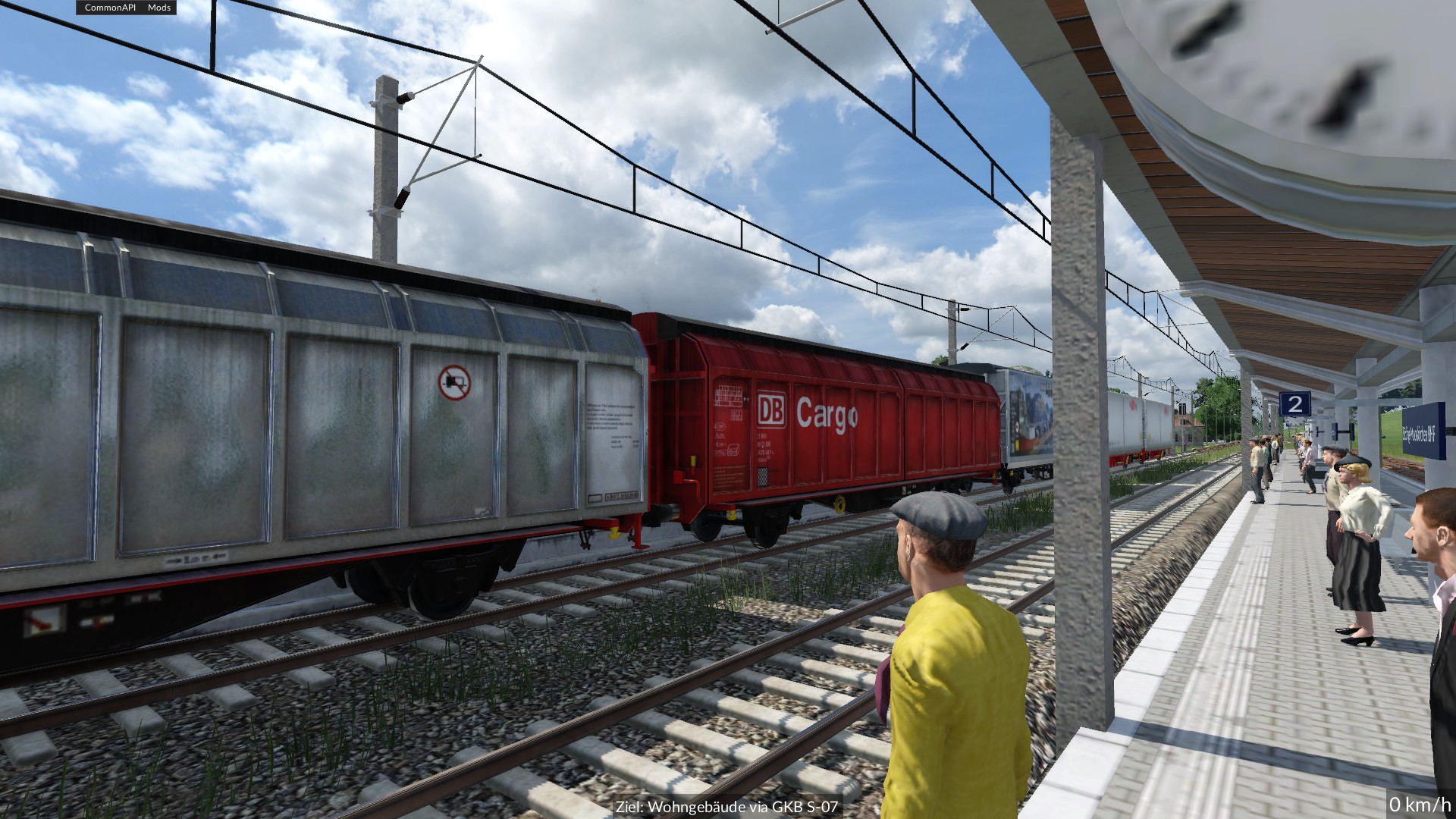 Achtung Güterzug fährt am Bahnsteig 1 durch
