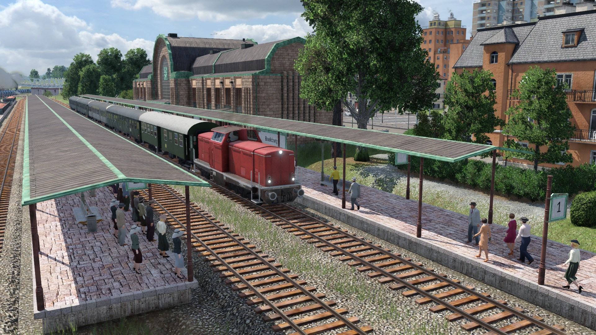 Local train arriving in Bradeburg