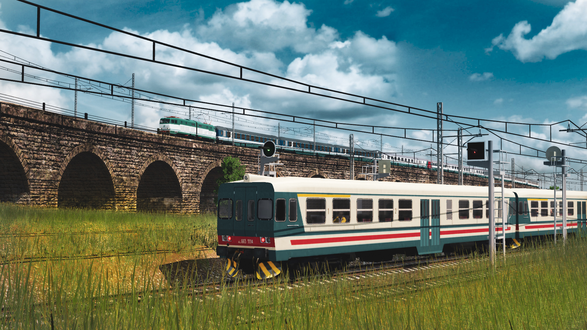 Regionale 80819 (Milano C.le - Brescia) and Intercity 532 "Colosseum" (Milano C.le - Roma Termini)