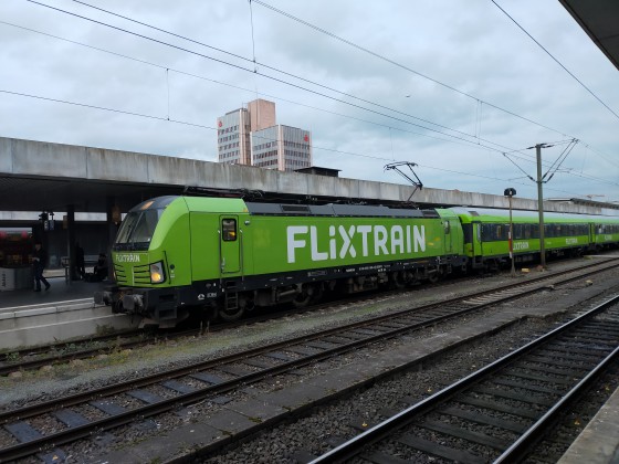 Nagelneuer Flixtrain in Hannover HBF