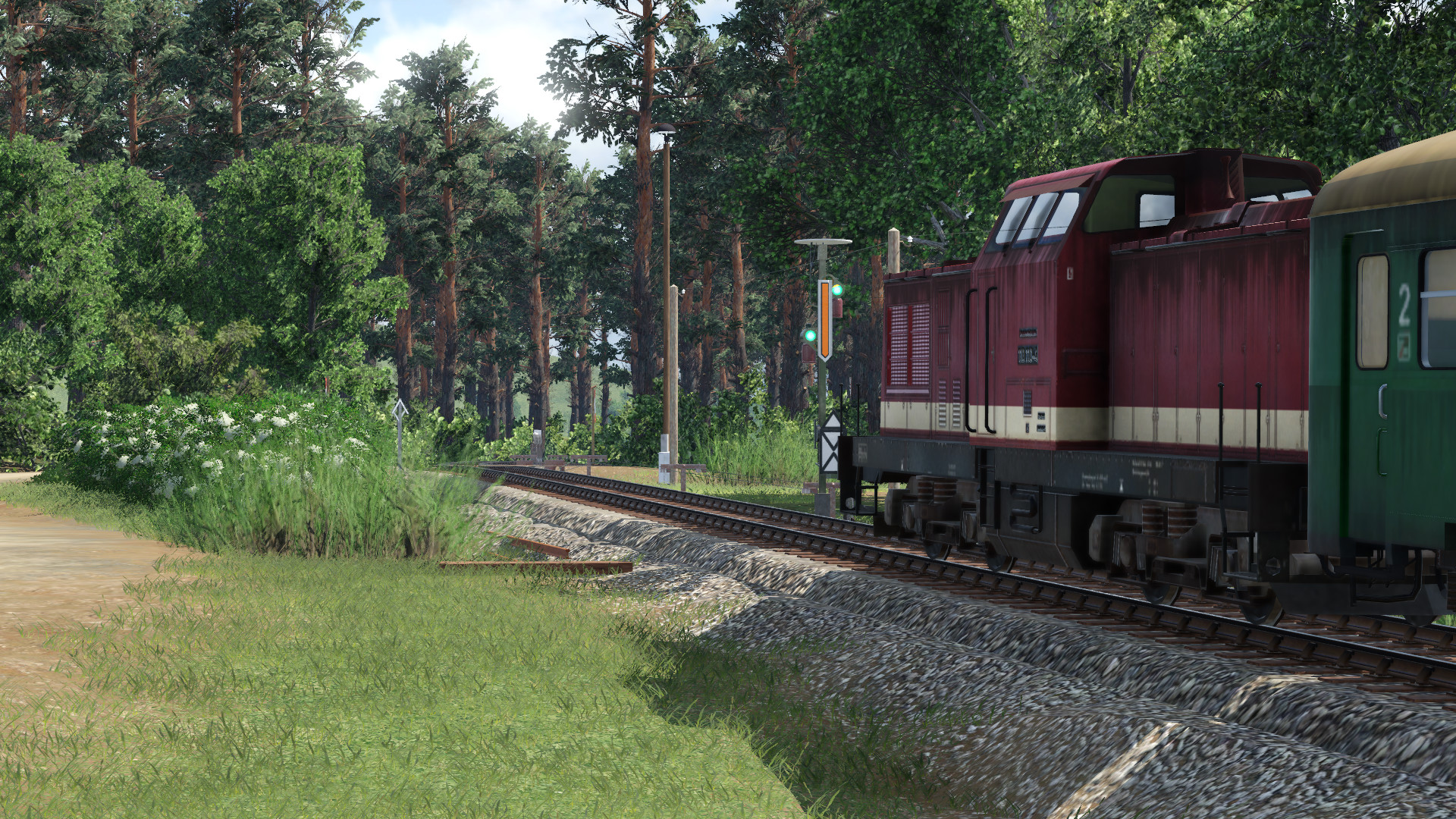 Personenzug der Deutschen Reichsbahn vor Fahrt erwarten