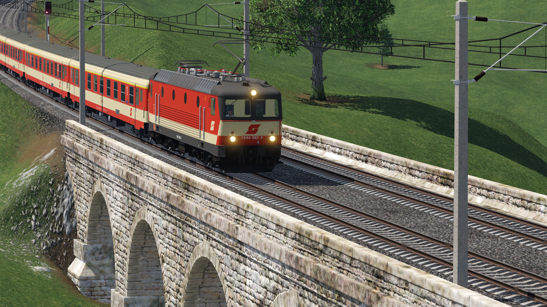Eine 1044 zieht einen IC gerade über das alte Eisenbahnviadukt