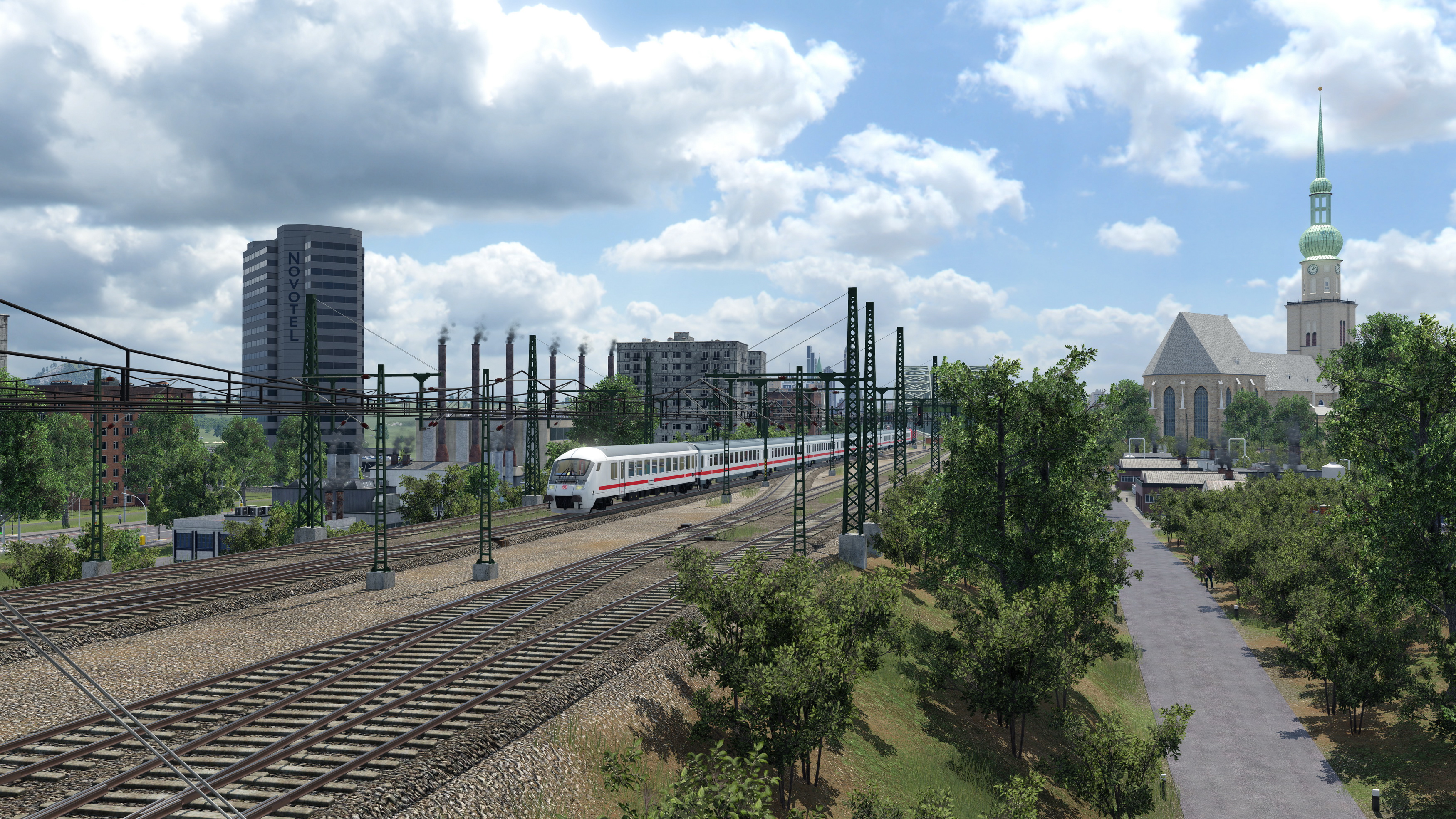 Intercity unterwegs durch die Vorstadt.