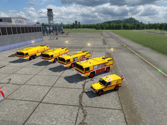 FAUN crashtender line-up Airport yellow