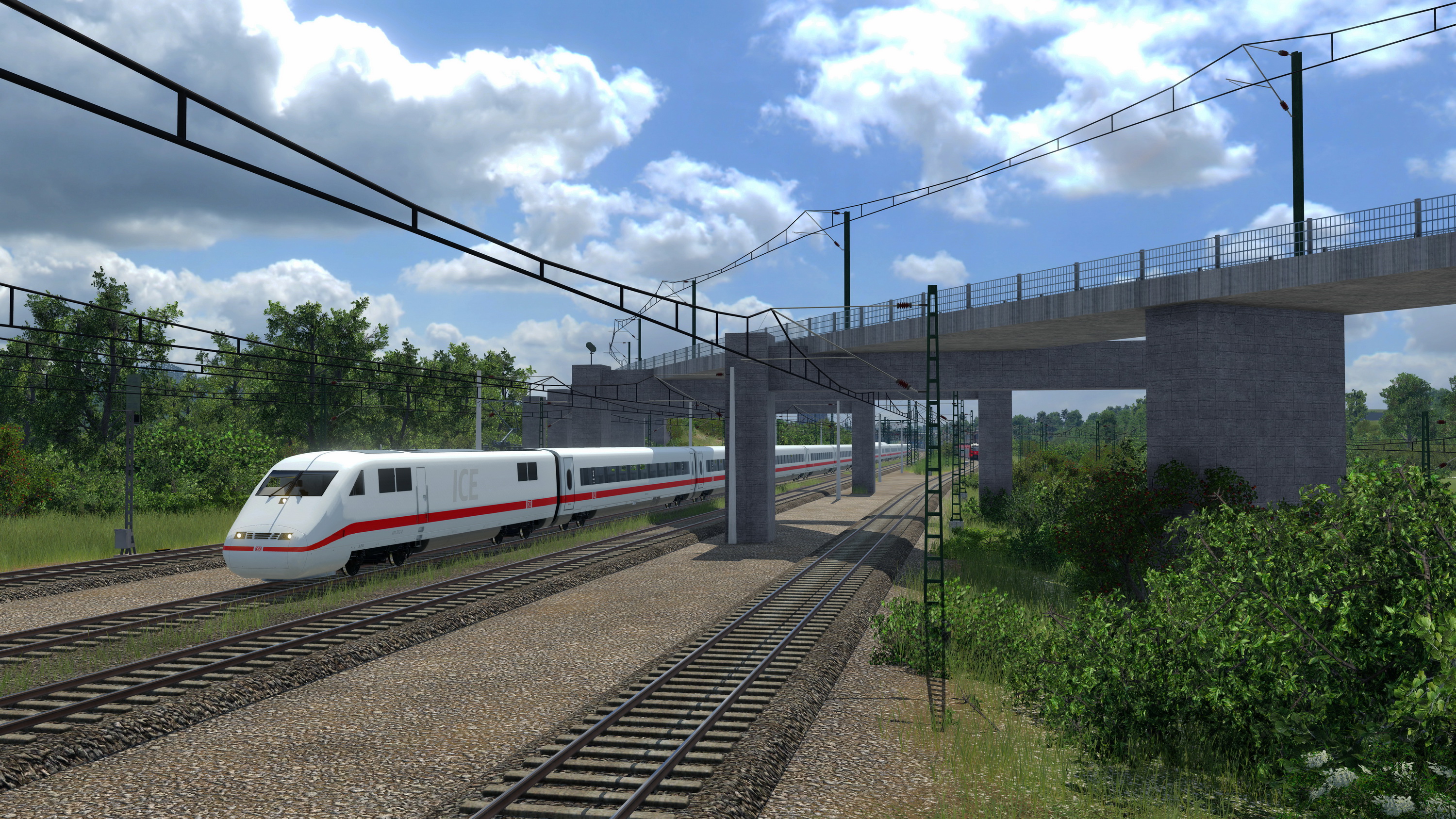 ICE1 unterwegs auf den Schnellfahrgleisen.