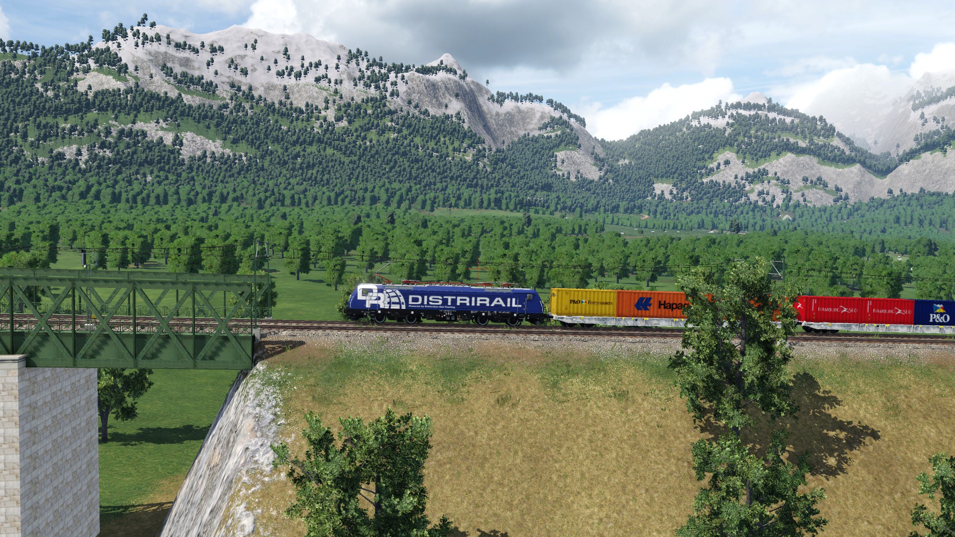 RRF 189 099 "Distrirail" mit Containerzug im Elbtal.